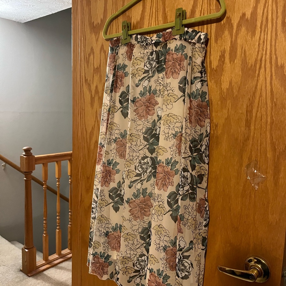 Creation L Maxi-skirt, size 6P.